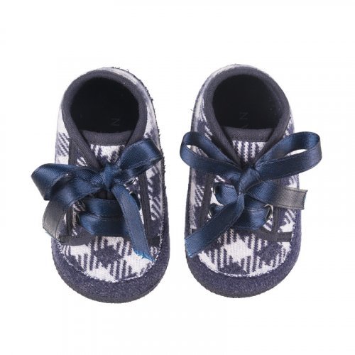 Sneakers with blue ribbon_10977