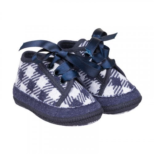 Sneakers with blue ribbon_10978