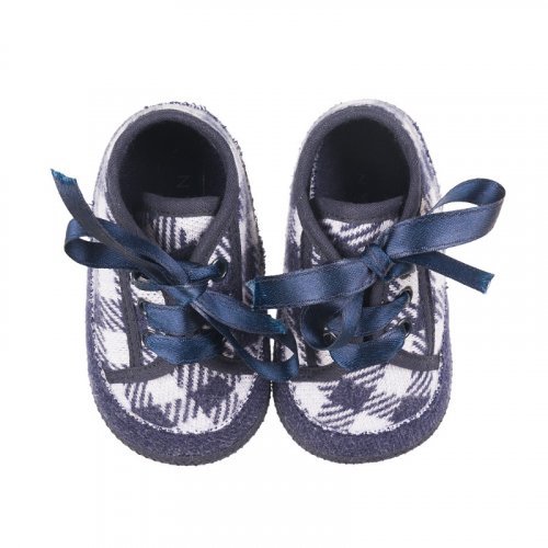 Sneakers with blue ribbon_10980